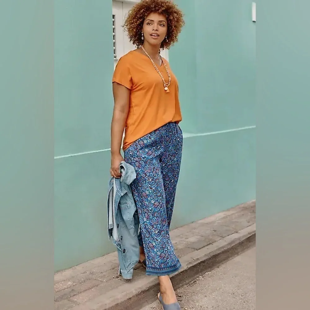 Women’s pants J Jill Silky-Soft Full-Leg Crops small Paisley Floral Beach
